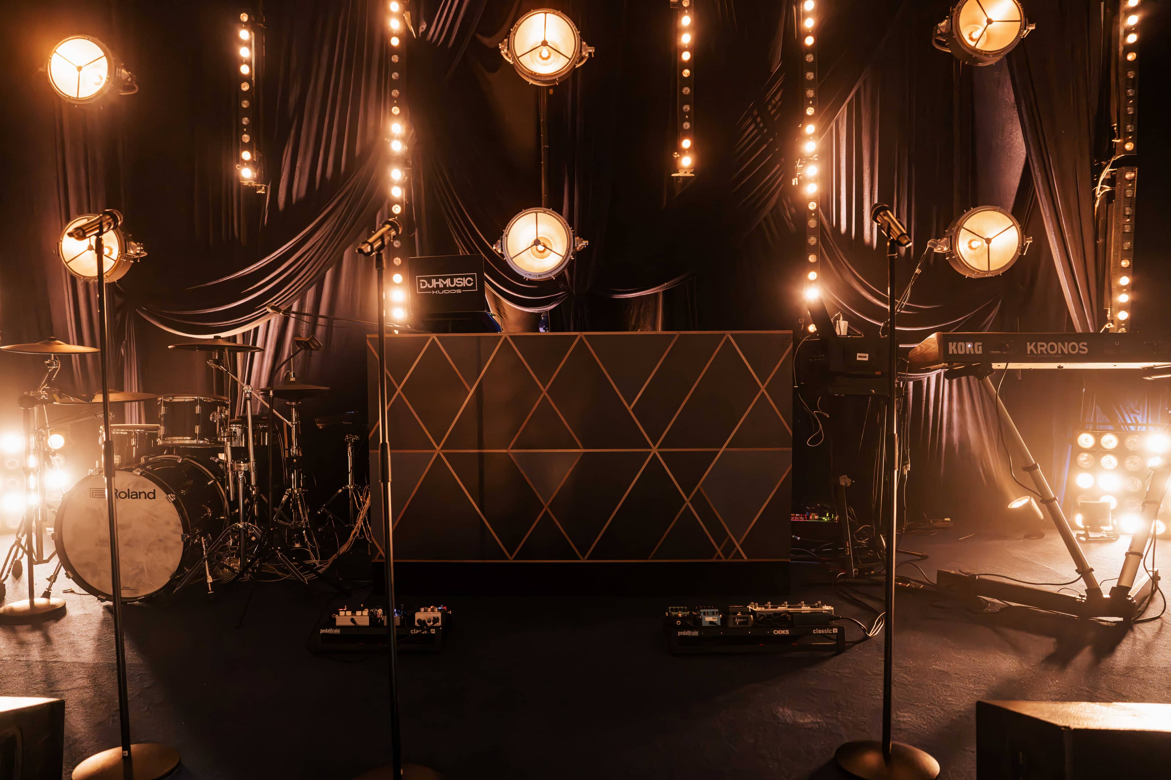 The art deco DJ booth