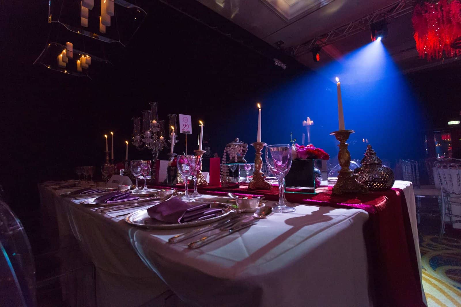 Wedding at the London Hilton on Park Lane, table styling and lighting, by Kudos AV