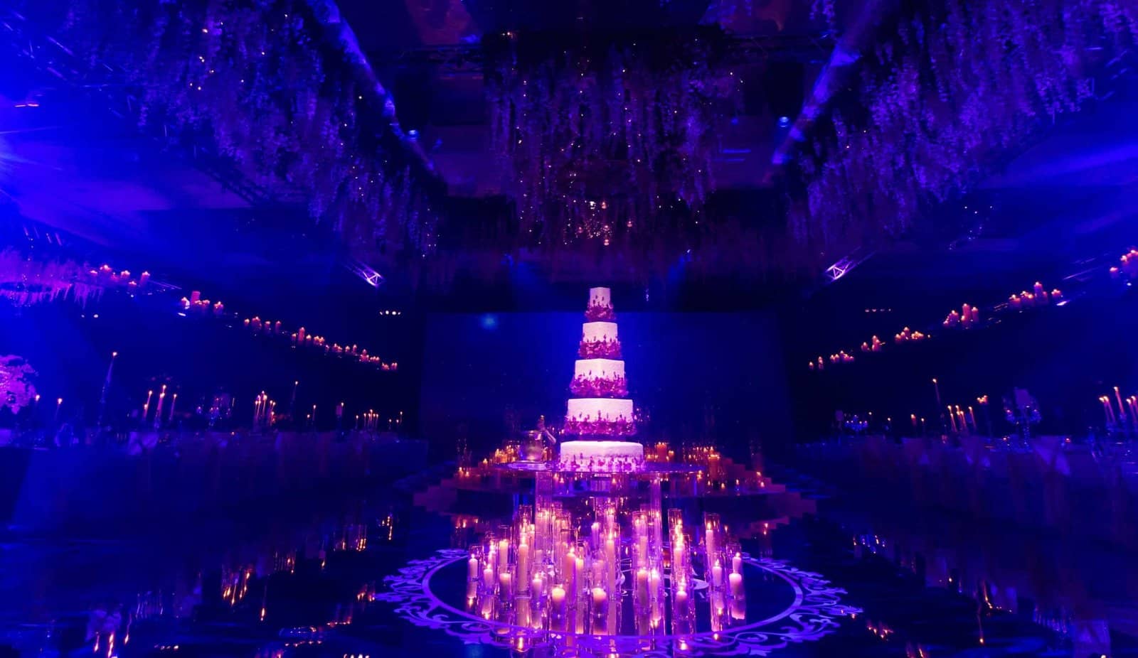 Wedding at the London Hilton on Park Lane, the projection-mapped wedding cake and lighting, by Kudos AV