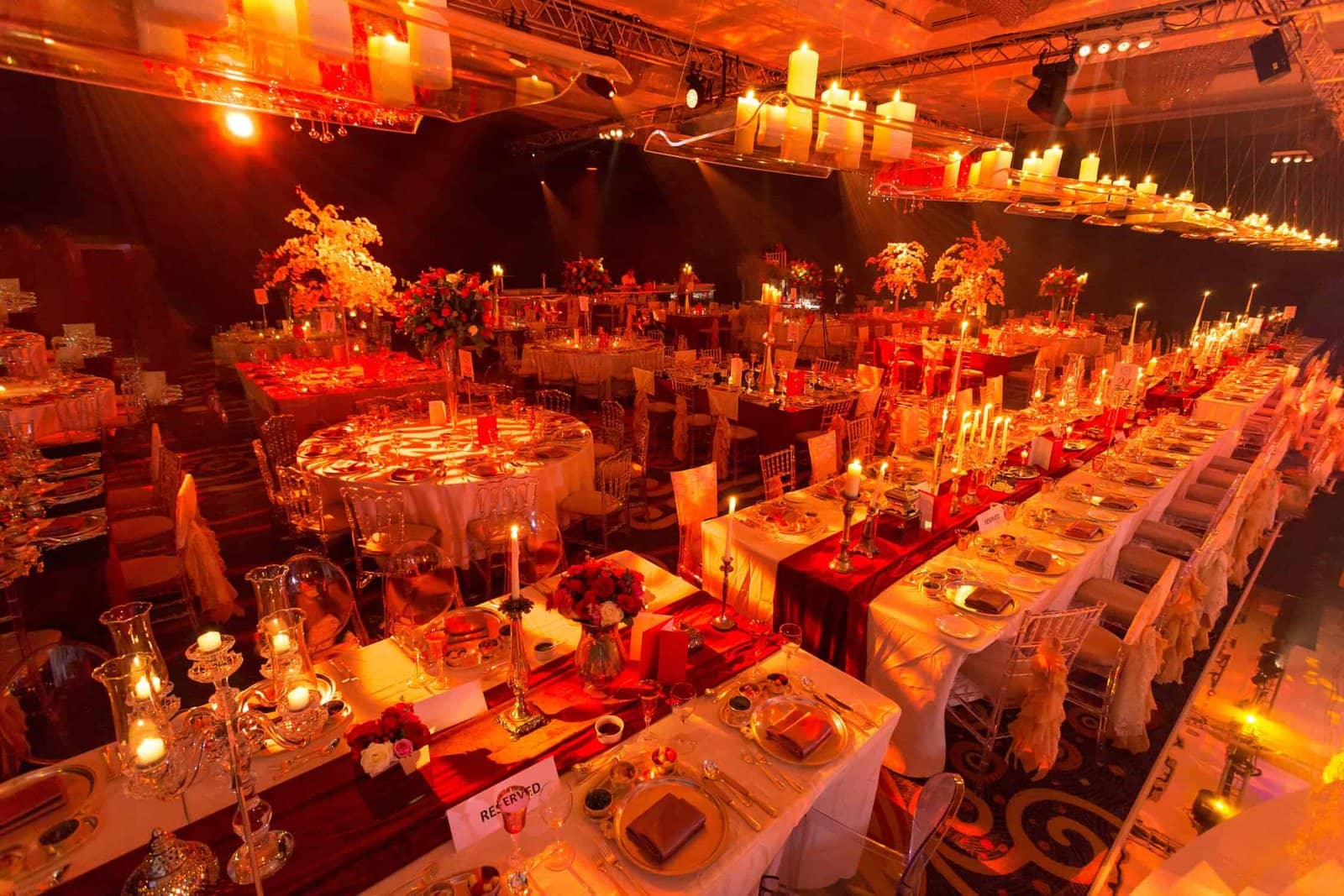 Wedding at the London Hilton on Park Lane, banquet tables and candlelight, by Kudos AV