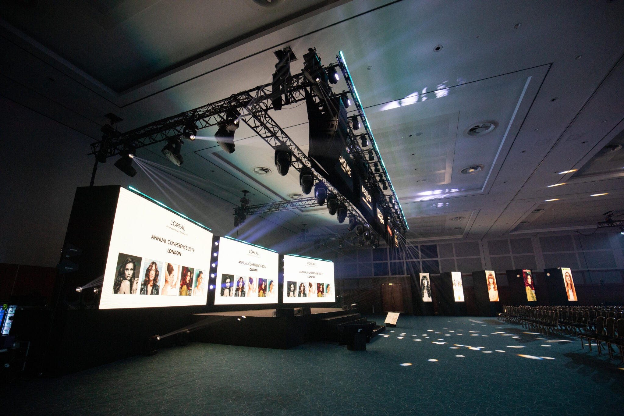 Main hall at L'Or&eacute;al PPD Conference, InterContinental London The O2: 500 delegate plenary stage with three LED screens and full Kudos AV production